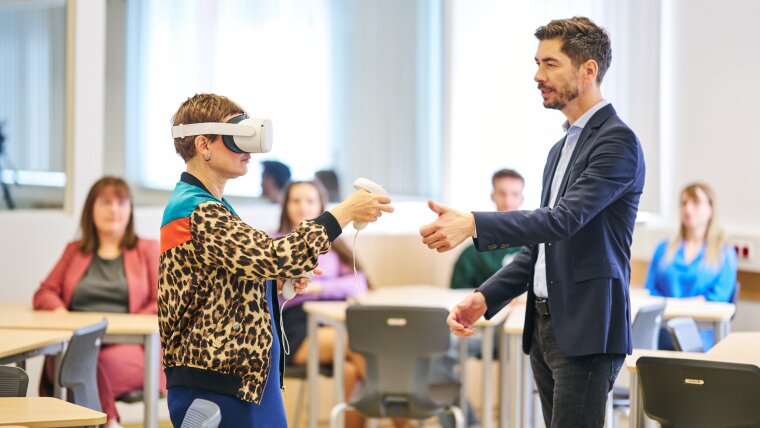 Virtual Reality (VR) in der Lehrer*innenbildung